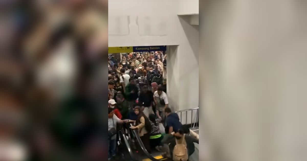 KAI Commuter Minta Maaf Soal Insiden Eskalator Stasiun Manggarai yang Harusnya Naik Malah Bergerak Turun Sehingga Penumpang KRL Berjatuhan