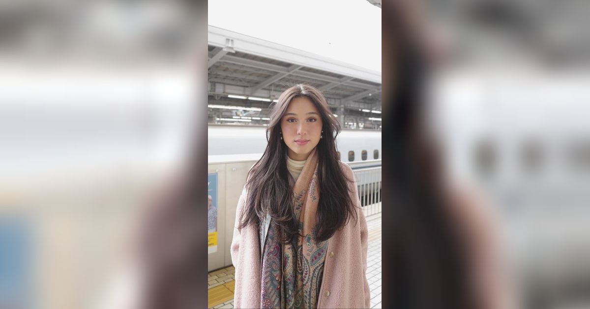 7 Potret Yasmine Napper Liburan di Jepang, Paras Secantik Barbie & Outfit Selalu Stunning