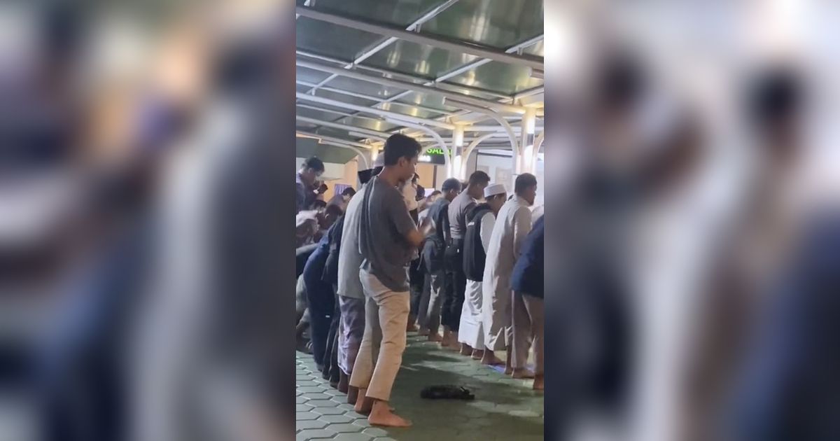 Viral Momen Ayah Gendong Anaknya yang Masih Bayi saat Salat, Aksinya Bikin Haru