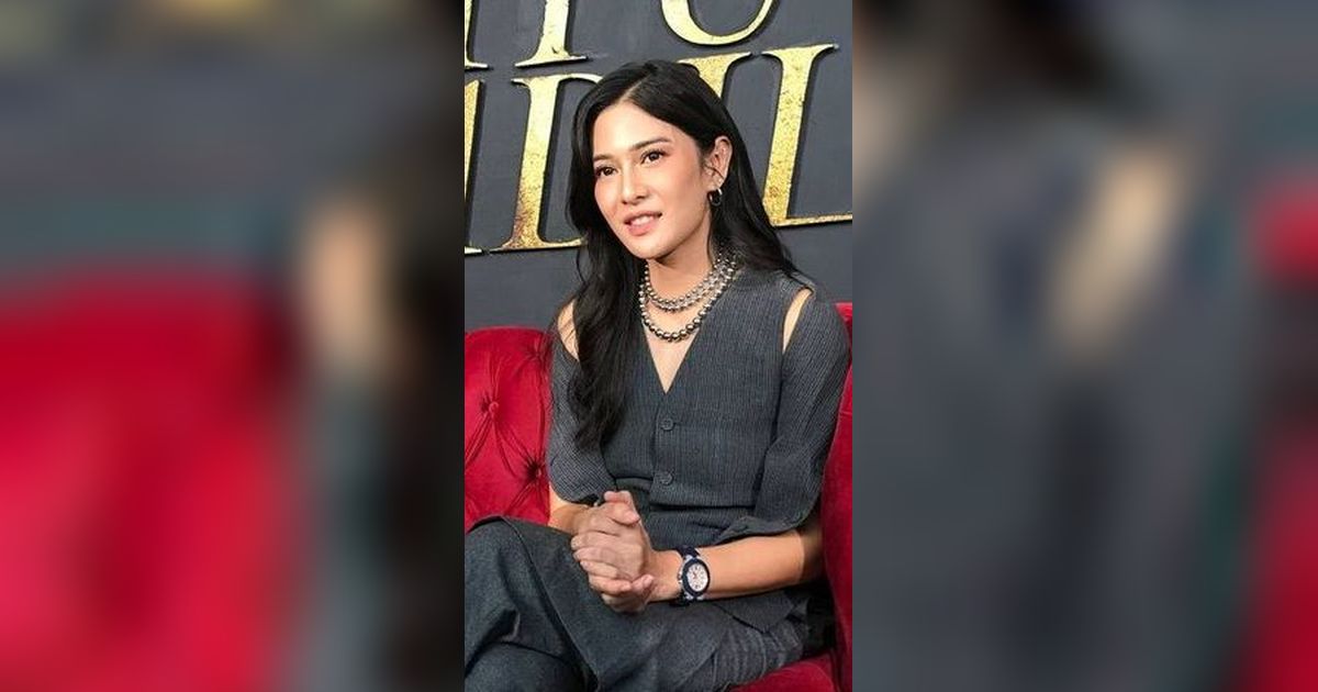 Berikut Ini 7 Potret Cantik Dian Sastrowardoyo Cerita Keterlibatan di Serial 'RATU ADIL'