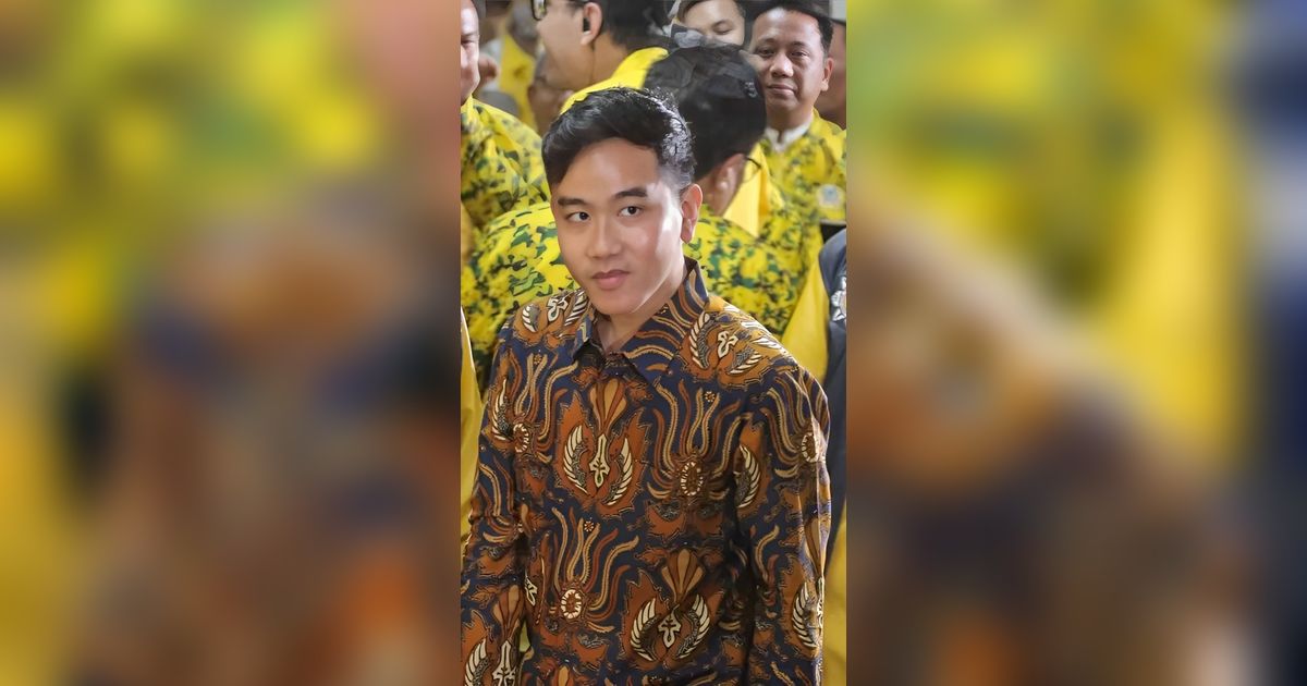 Viral Penampakan Mobil Dinas Gibran Mirip Toko Kelontong, Berisi Sembako hingga Penuh Grafiti
