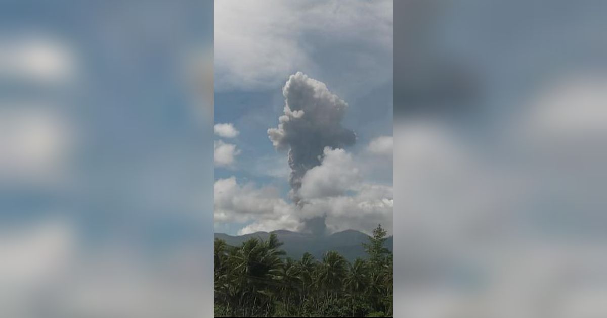 Gunung Dukono di Maluku Utara Meletus & Muntahkan Abu Setinggi 2,7 Kilometer, Ini Penampakannya