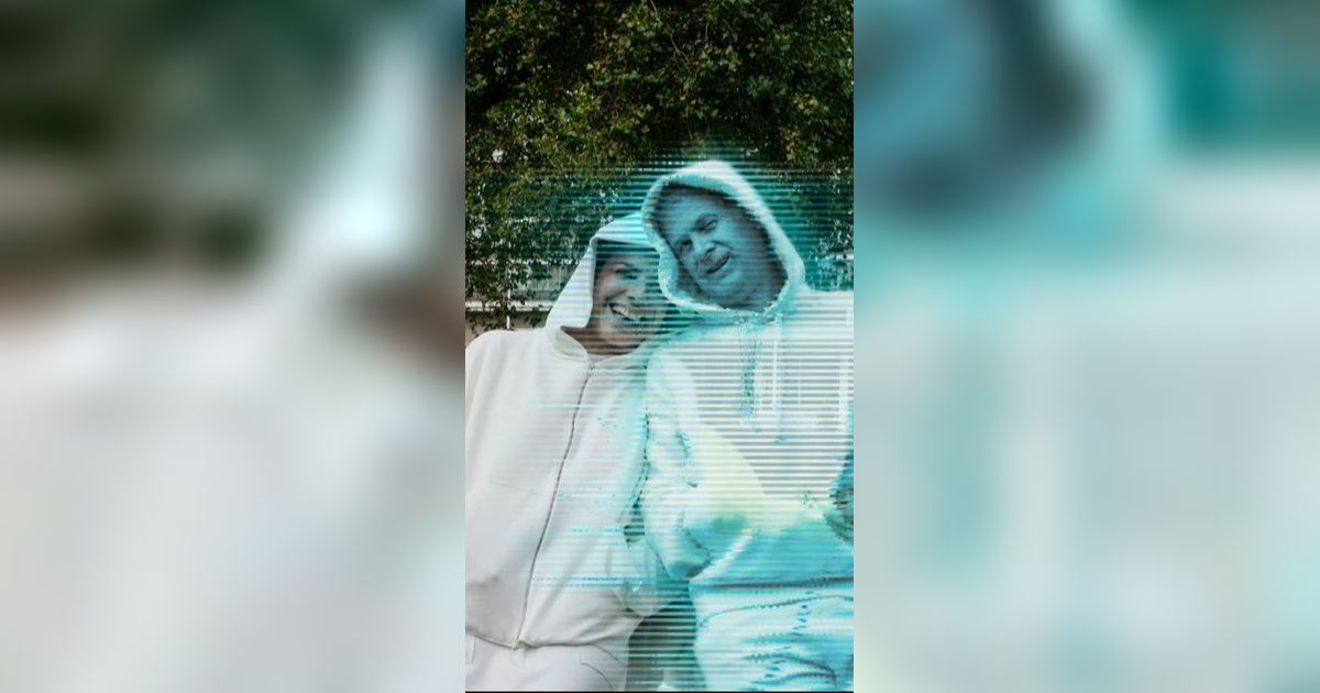 Selalu Ada Saat Dibutuhkan, Wanita Ini Menikah dengan Hologram AI