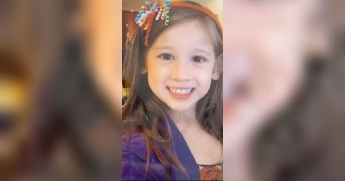 Anak Berwajah Bule Ini Sedang Hits Jadi Artis Pendatang Baru, Bisa Tebak?