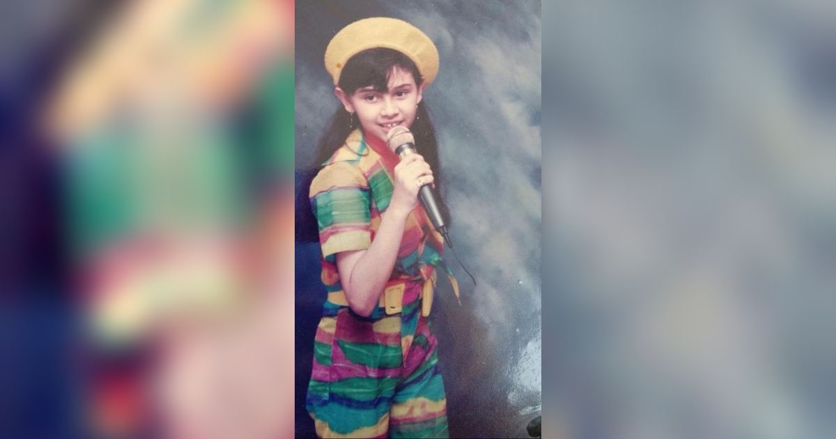 Anak Perempuan Pegang Mic Ini, Artis dan Istri Pembawa Berita Terkenal