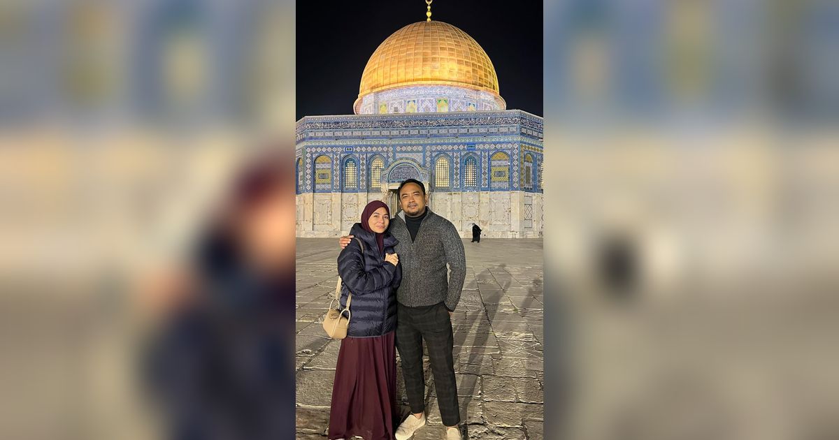 Potret Meisya Siregar dan Bebi Romeo saat Berkunjung ke Masjid Al Aqsa, Berderai Air Mata saat Panjatkan Doa di Malam Nisfu Syaban