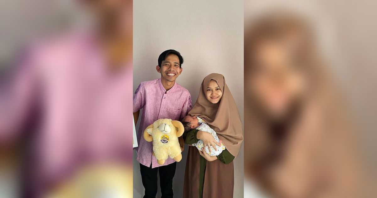 8 Potret Karen Hertatum, Istri Cantik Dede Sunandar Dikabarkan Jatuh Sakit Usai Gagal Nyaleg
