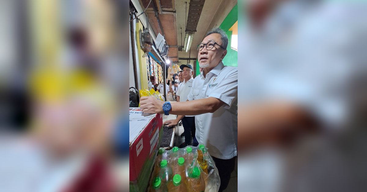 Blusukan Cek Sembako, Mendag Zulkifli Kaget Dengar Harga Cabai di Pasar Jakarta