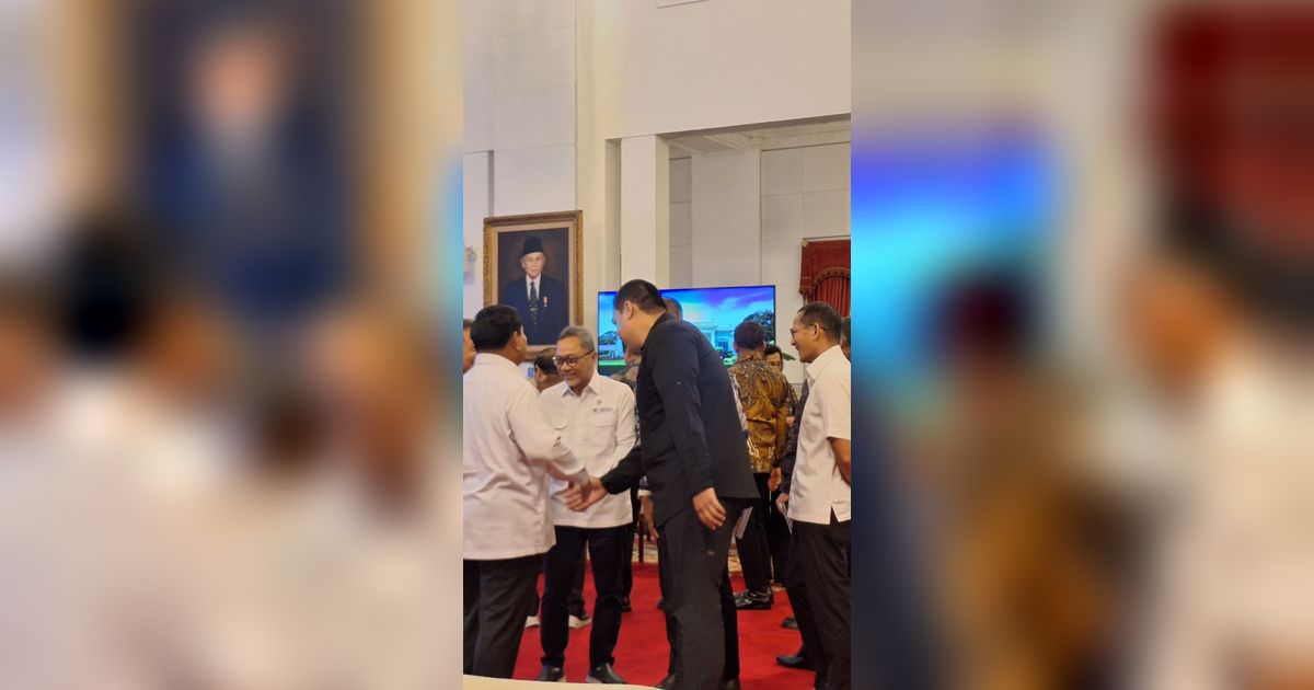 Jokowi Mulai Bahas Program Makan Siang & Susu Gratis saat Sidang Kabinet untuk RAPBN 2025