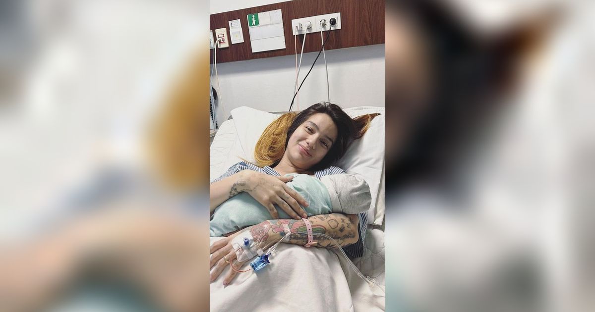 Sheila Marcia Melahirkan Anak Kelima, Netizen Emak-Emak Iri Lihat Penampilannya Sehabis Persalinan