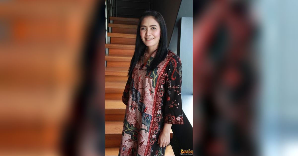3 Kali Lolos ke Senayan, Ini Potret Rumah Rieke Diah Pitaloka Si Oneng yang Super Luas, Penampakan Ruang Baca Bikin Melongo!