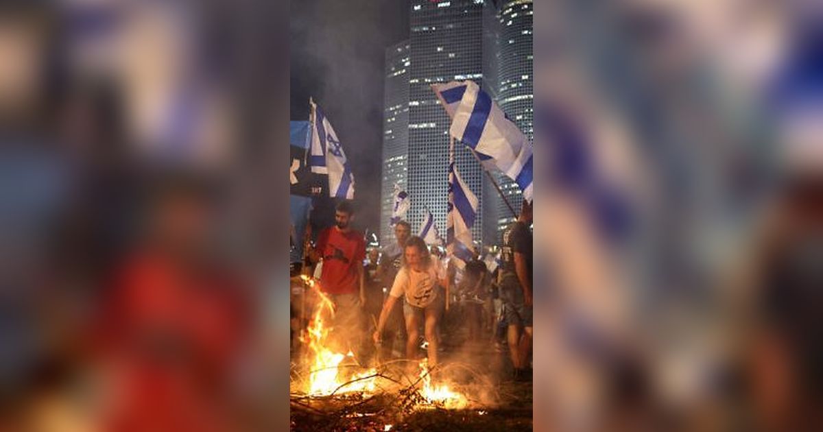 Tel Aviv Chaos, Demonstran Anti-Pemerintah Bentrok dengan Aparat, Desak Netanyahu Mundur