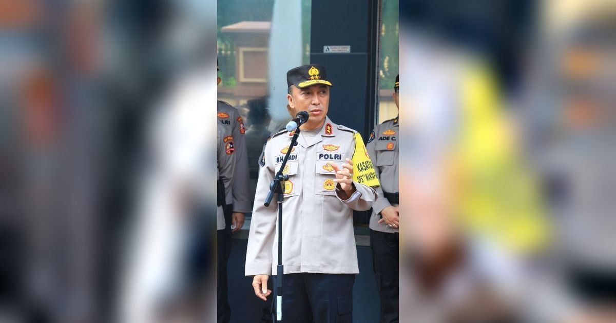 Apresiasi Perolehan Nilai Kompetensi Tertinggi, Kadiv Humas Beri Beasiswa 6 Bintara