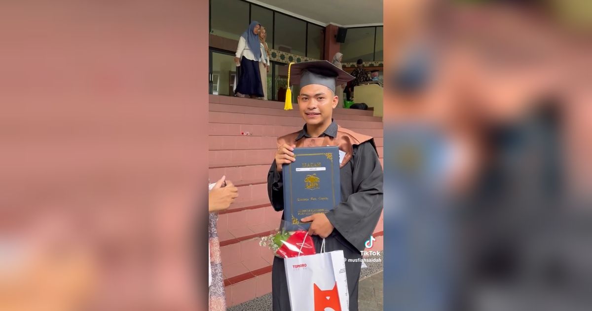 Datang ke Wisuda Mahasiswa yang Orang Tuanya Tak Bisa Hadir, Aksi Dosen Ini Tuai Pujian