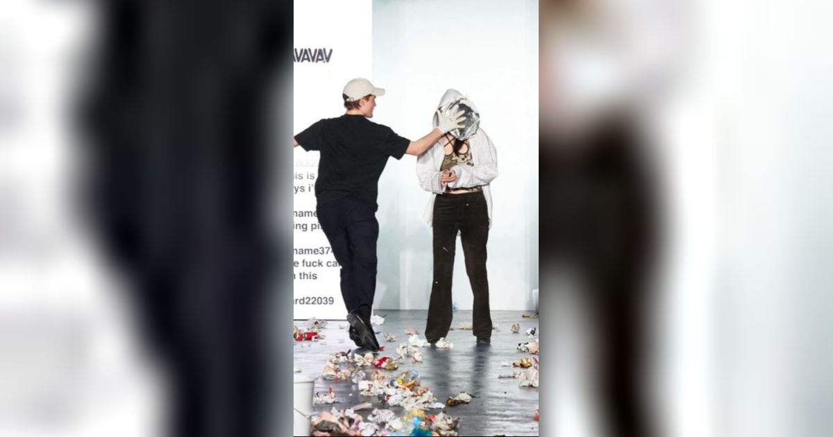 Fashion Show Lempari Model dengan Sampah, Brand Ini Langsung Picu Kontroversi