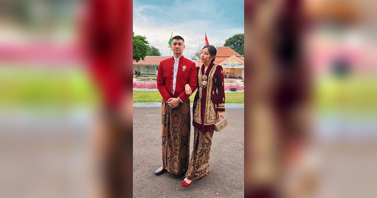 Potret Chef Arnold dan Tiffany Soetanto Pakai Baju Adat Jawa saat Hadiri Royal Dinner Cap Go Meh, Serasi Banget!