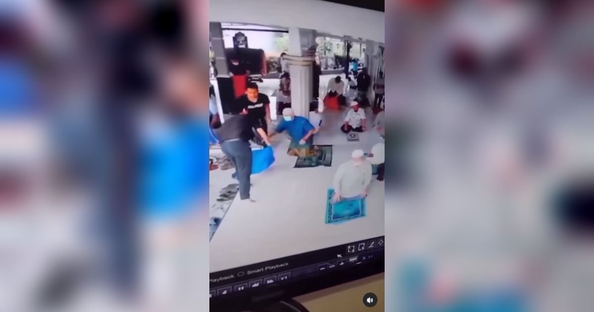 Ada-Ada Aja! Momen Pria Sedang Sholat Auto Meleyot karena Lihat Pembagian Nasi Kotak