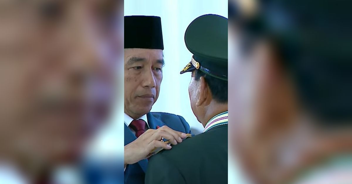 VIDEO: Momen Jokowi Beri Bintang Empat TNI, Berulang Kali Tepuk Pundak Prabowo