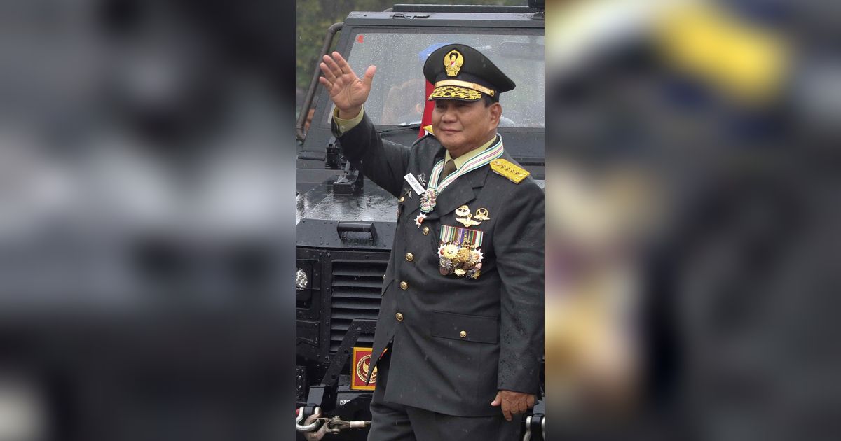 VIDEO: Jejak Karier Prabowo Dulu Diberhentikan dari ABRI Kini Jokowi Beri Pangkat Jenderal Kehormatan