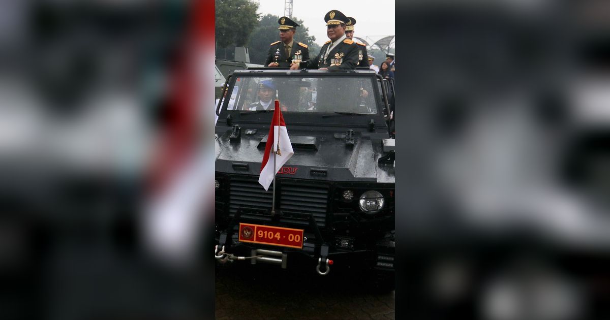 FOTO: Momen Prabowo Jenderal Bintang 4 Tinjau Alat Tempur Didampingi Panglima TNI dan Kapolri