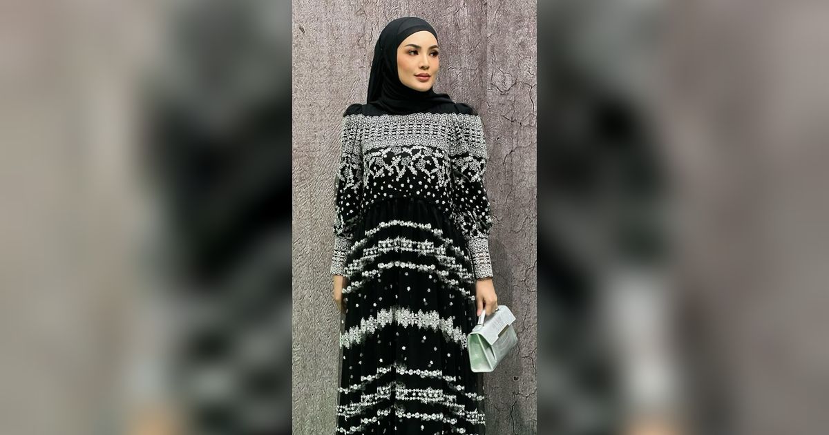 Makin Menawan, Nindya Ayunda Tampil Cantik dengan Hijab Pasca Umroh