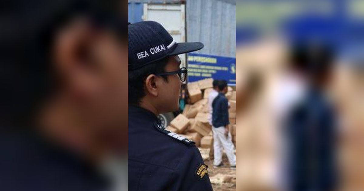 Bea Cukai Musnahkan 5 Kontainer Kacang Tanah Impor