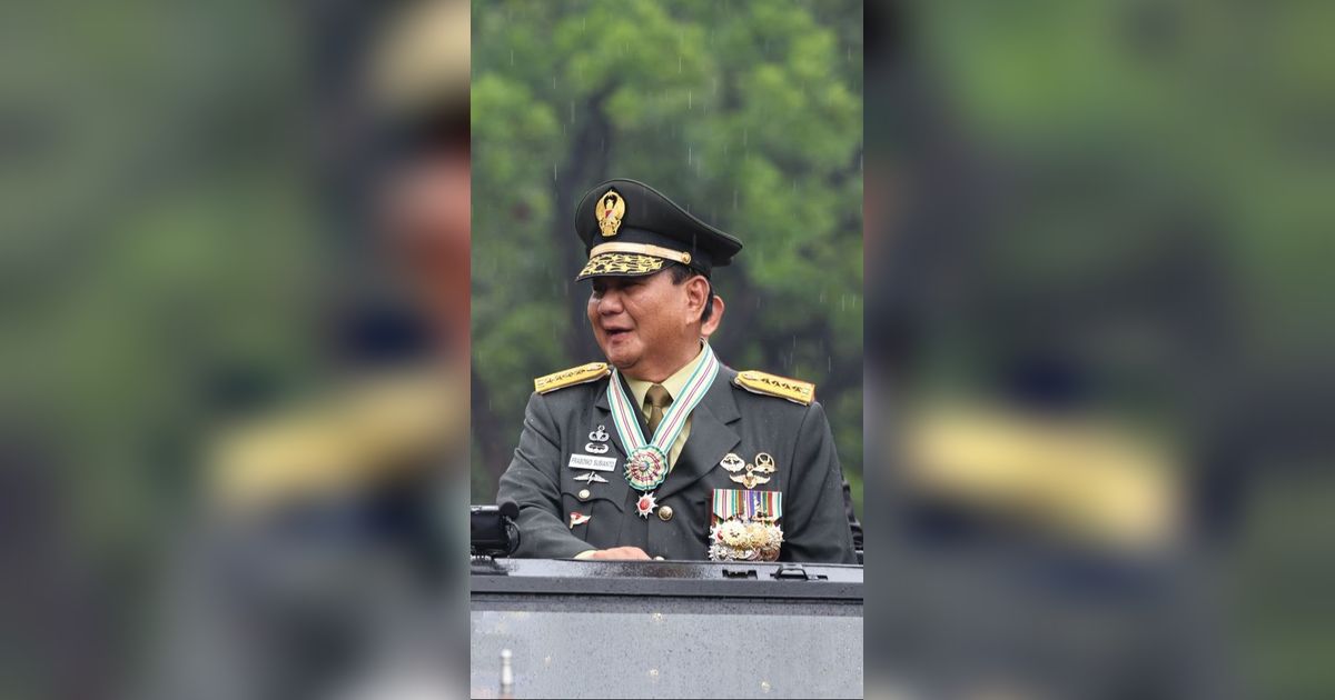 Rela Hujan-hujanan, Ratusan Prajurit TNI Berbaris Demi Beri Hormat ke Jenderal Prabowo
