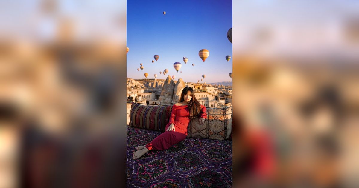 Adu Outfit 10 Artis Saat Liburan ke Cappadocia, Fuji Mirip Boneka dengan Gaun Merah Menyala