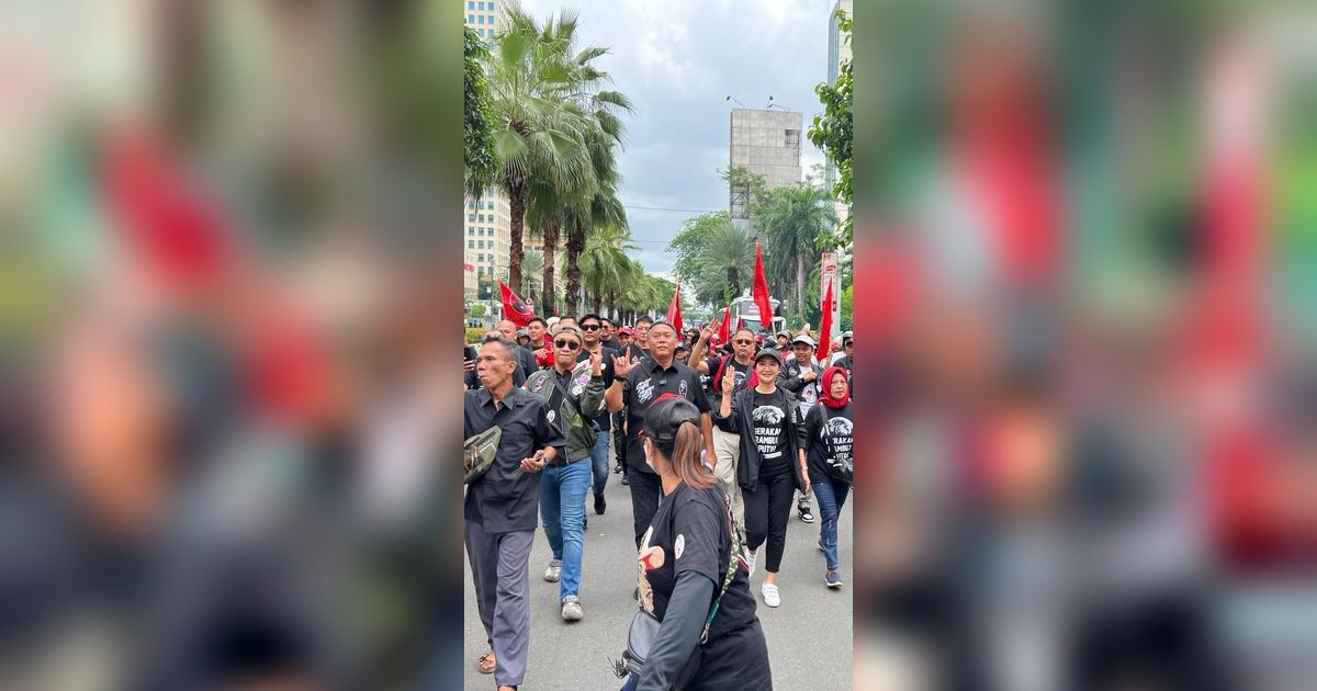 Ribuan Massa Sohib Pras Long March dari Sekretariat TPD ke GBK Ikuti Kampanye Akbar PDIP