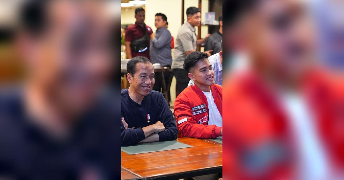 FOTO: Momen Jokowi Diajak PSI Minum Teh Bareng Kaesang Pangarep di Bandung