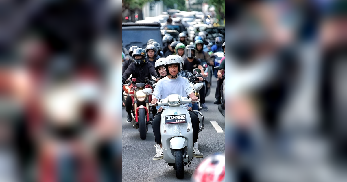 Mesra Banget, Potret Gibran Bonceng Istri Keliling Motoran di Jakarta