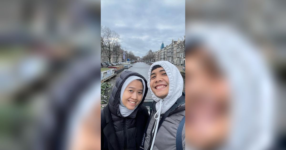 10 Potret Bintang Emon Asyik Liburan di Belanda Bareng Istri: Jalan-jalan Dulu Biar Ga Diajak Kampanye