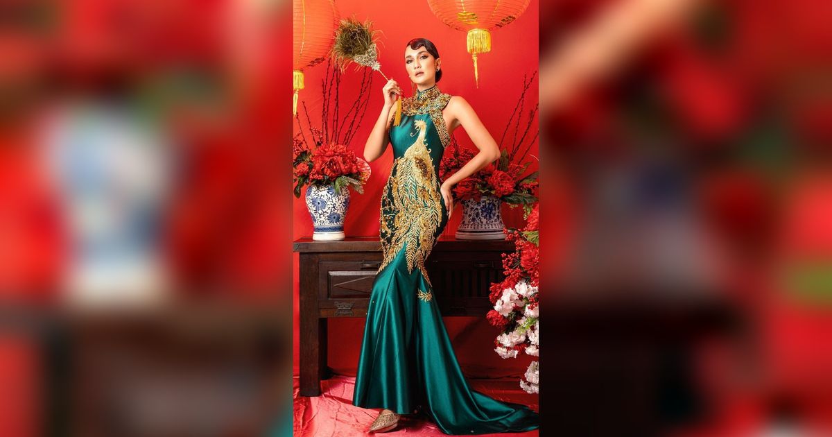 Adu Gaya 10 Artis Pakai `Cheongsam` Kostum Khas Imlek, Fuji Dipuji Glamor Abis!