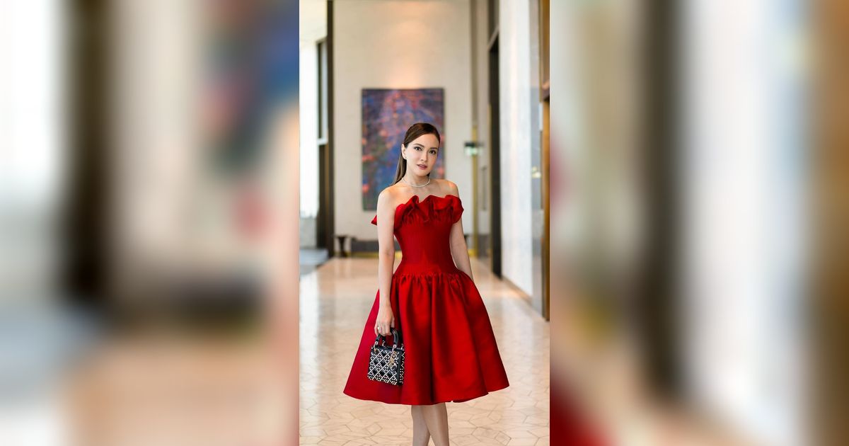 Tampil dalam Balutan Dress Merah, Intip 10 Potret Cantik Shandy Aulia saat jadi Bridesmaid di Australia
