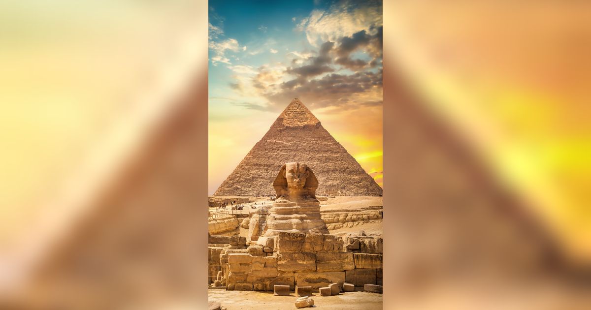 Terbang dengan Paralayang di Atas Piramida Mesir, Pria Ini Temukan Ada Tulisan di Puncaknya