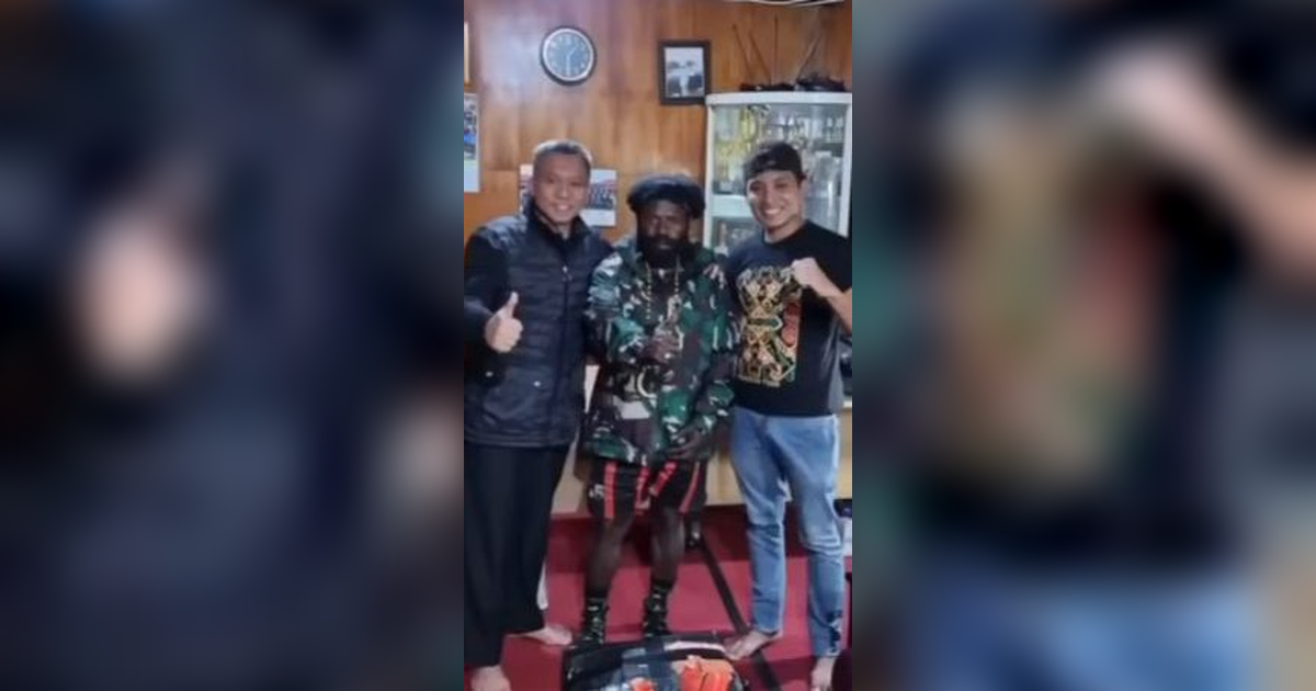 Anggota Kopassus dan Panglima Perang Moro Kagoya Pakai Jaket Loreng, Tiba-tiba Datangi Rumah Sekda di Puncak Jaya Papua