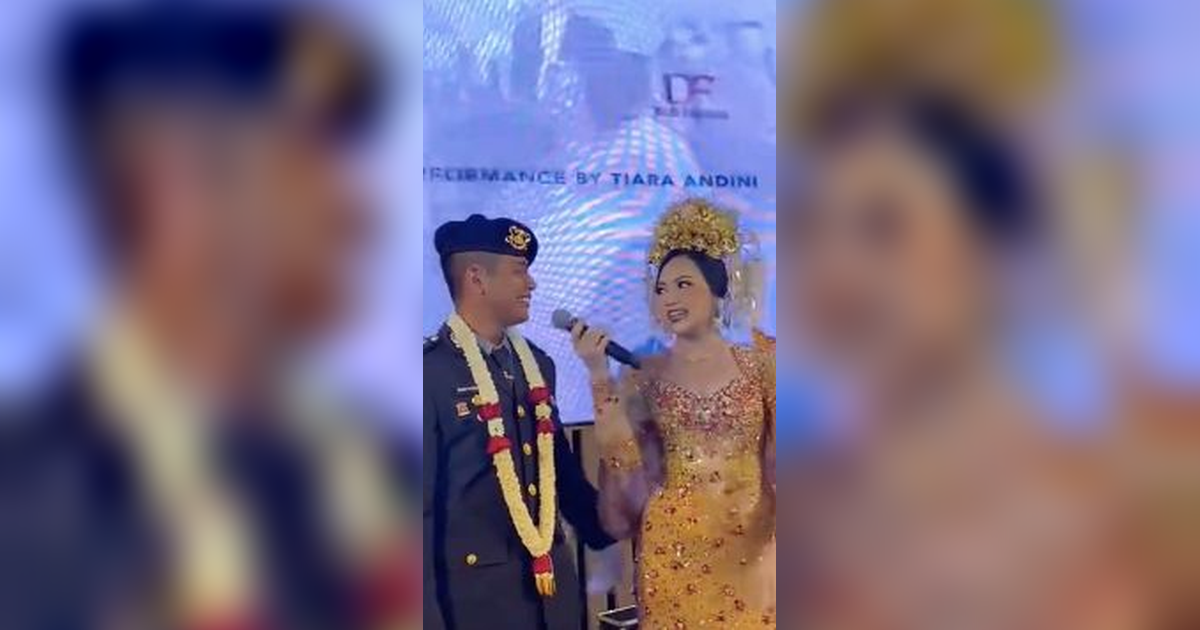 Cowoknya Ganteng Ceweknya Cantik, Momen Pernikahan Polisi Sama-sama Perwira Begitu Romantis