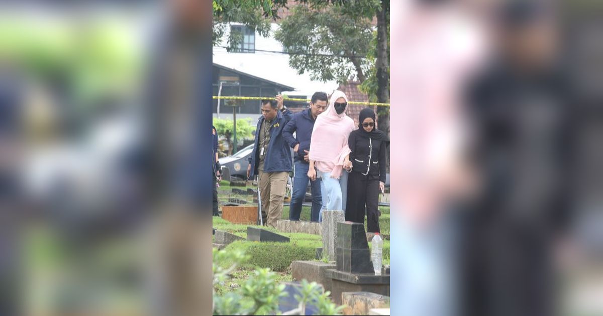 9 Potret Tamara Tyasmara Menangis Pilu Lihat Makam Putranya Dibongkar untuk Autopsi