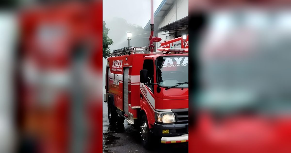 Mana yang Harus Didahulukan antara Kereta Api dan Pemadam Kebakaran? Kejadian di Bandung Ini Jadi Contoh