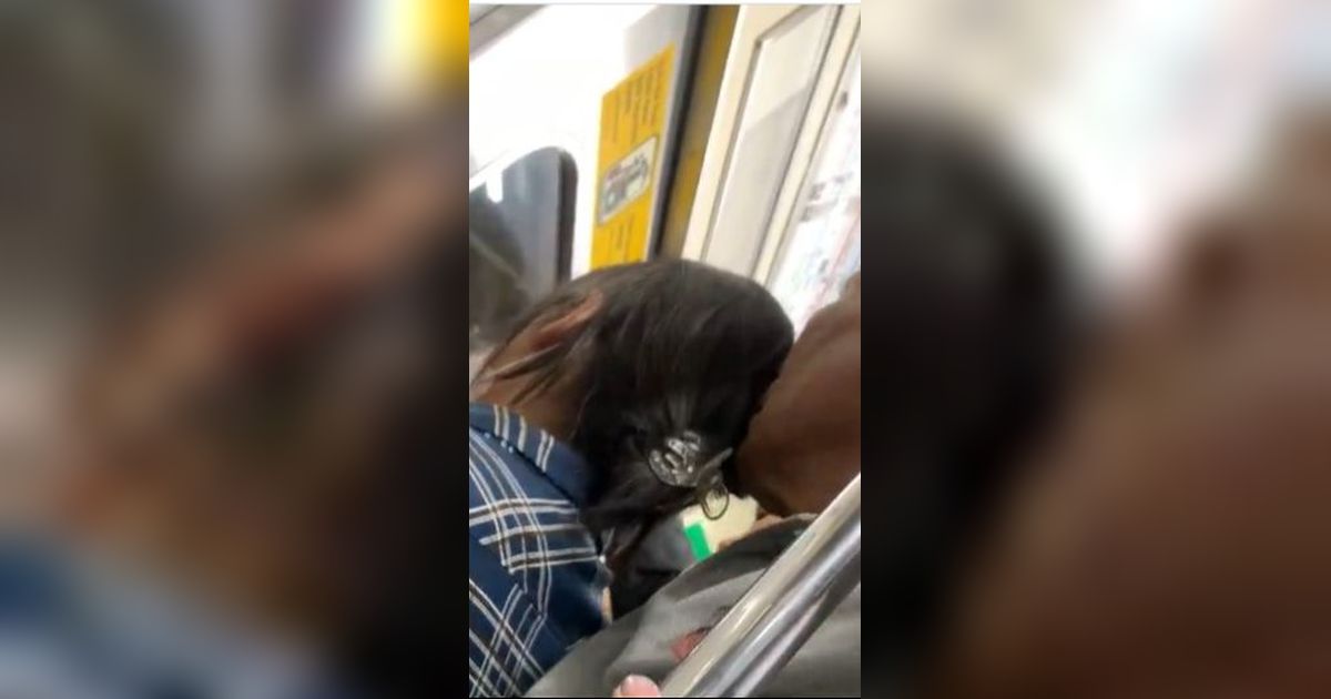 Tak Bisa Dibiarkan! Viral Pria Endus-Endus Kepala Perempuan di KRL, Perekam Video: CommuterLine Nggak Mau Nambah Gerbong Khusus Wanita?