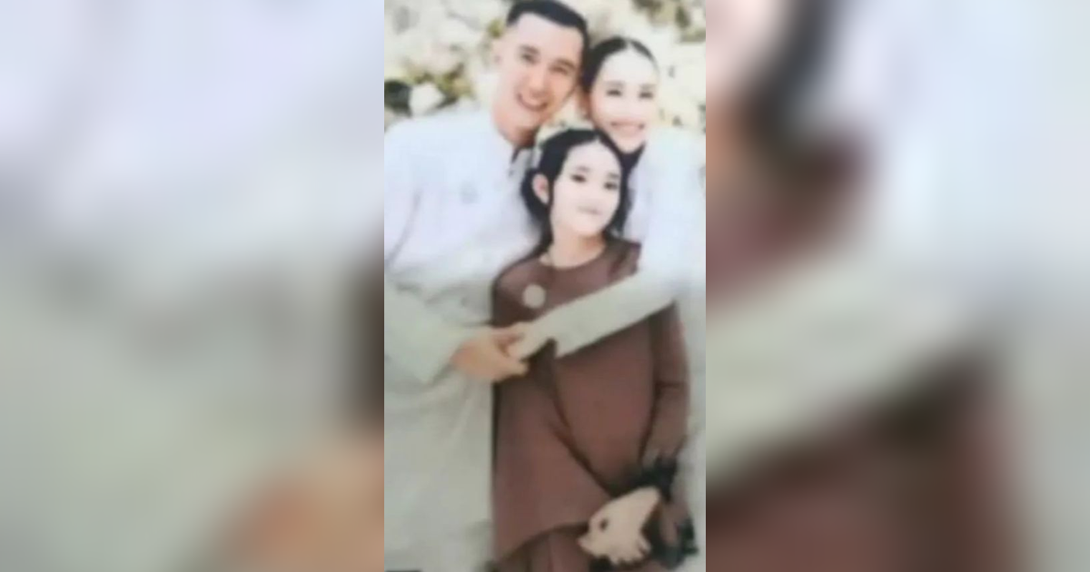 Intip 8 Potret Lamaran Ayu Ting Ting dan Calon Suaminya yang Tersenyum Bahagia