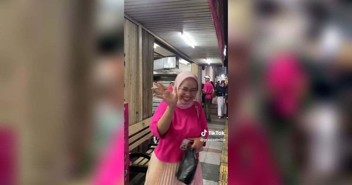 Momen Kocak Wanita Pakai Baju Mirip dengan Karyawan Restoran, Langsung Diminta Bantu Kerja