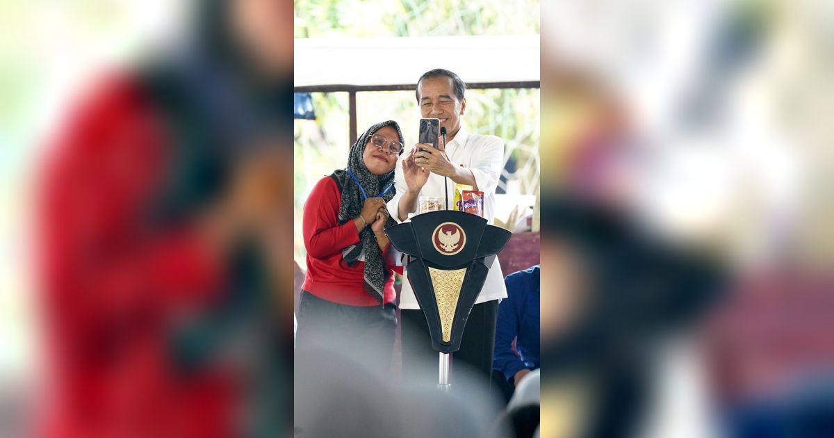 Jokowi Acungi Jempol Untuk Produk Ibu Sri, Nasabah PNM Mekaar