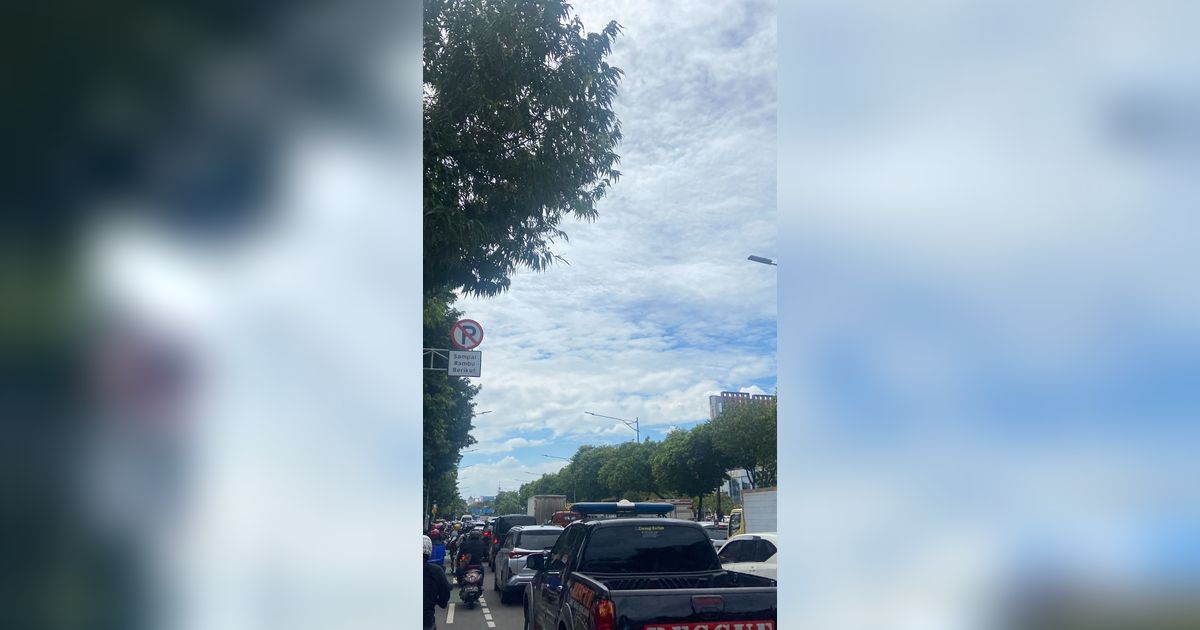 Hindari Jalan di Sekitar Istana, Ada Demo Sebabkan Kemacetan Panjang