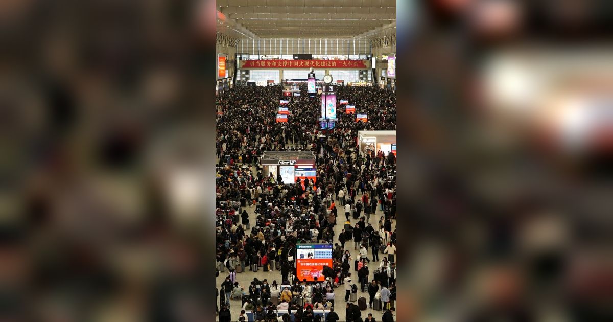 FOTO: Penampakan Kepadatan Arus Mudik Jelang Imlek di China yang Akan Pecahkan Rekor, Stasiun Kereta bak Lautan Manusia