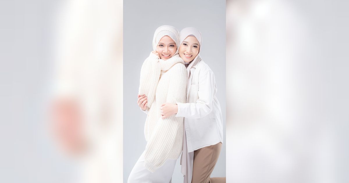 Lebih Percaya Diri Kenakan Baju Putih dengan Tips dari Desainer
