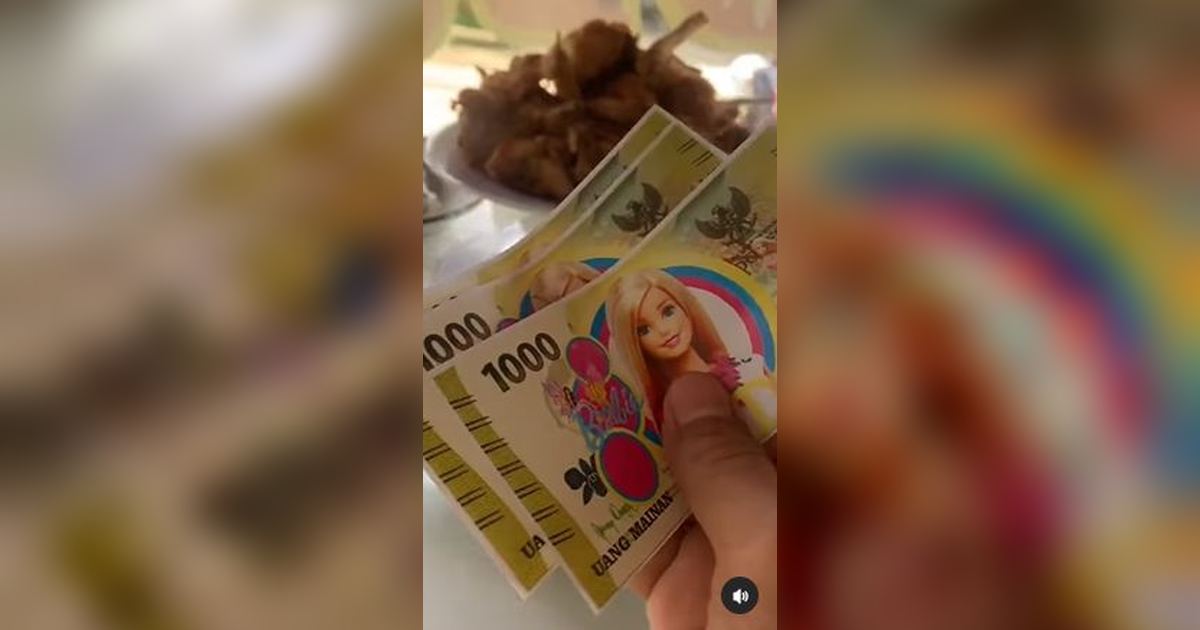 Reaksi Pedagang Saat Seorang Nenek Bayar Makanan Pakai Uang Monopoli