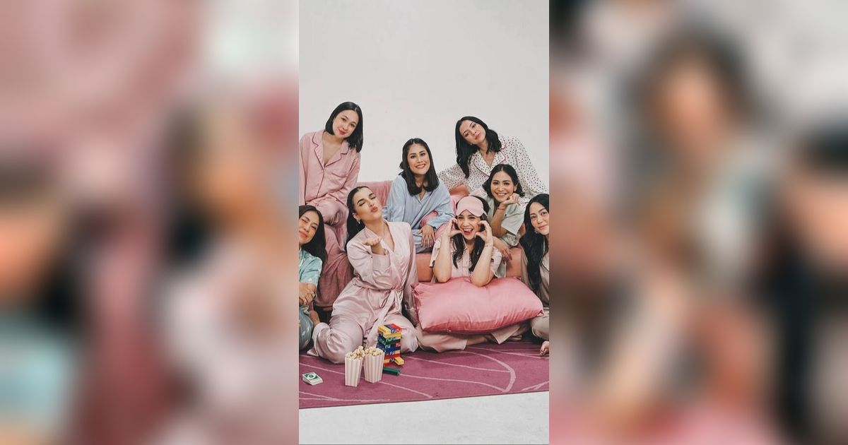 Potret Nagita Slavina Bareng Bestie Jalani Pemotretan ala Pajamas Party, Cantik-cantik Semua!