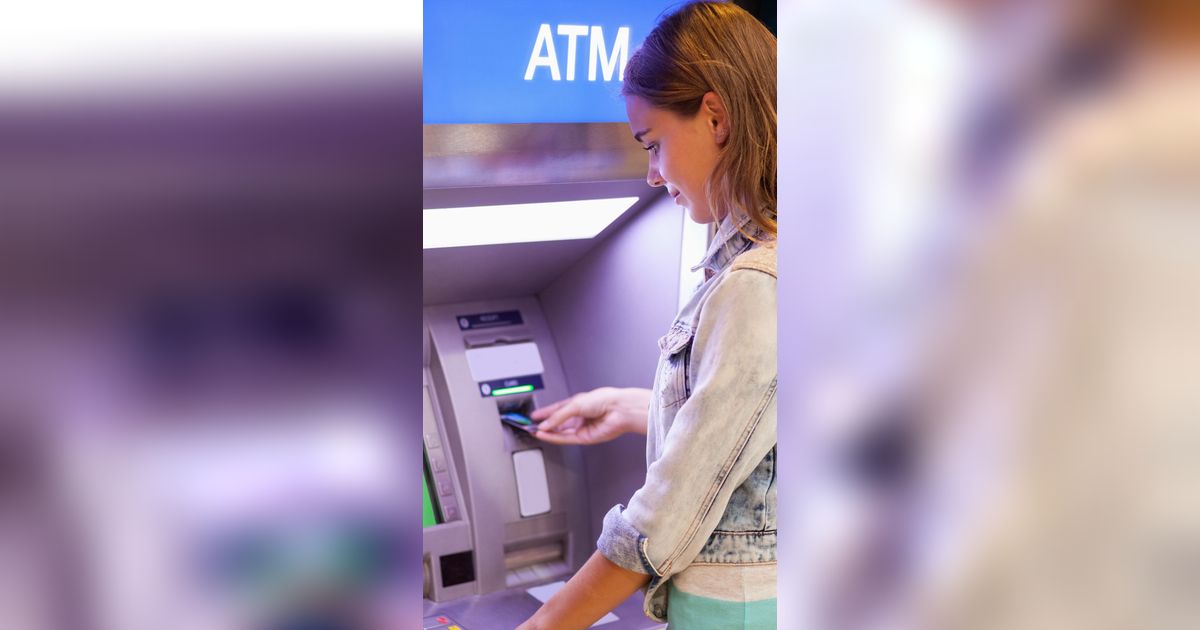 Jangan Panik, Begini Cara Mengurus Kartu ATM Tertelan Mesin