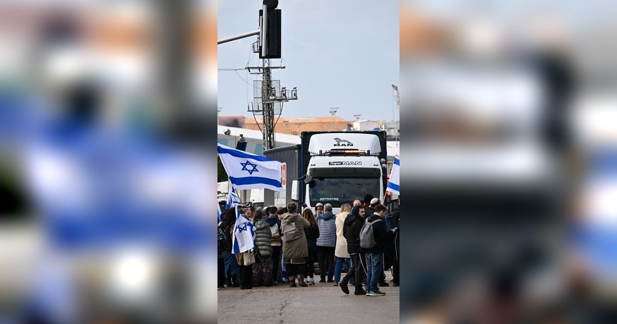 Video Ratusan Pemukim Israel Serang dan Halangi Truk Bantuan Kemanusiaan untuk Gaza